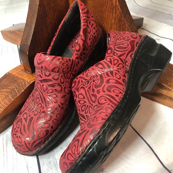 BOC Embossed Red Leather Clogs Size 10M - Picture 5 of 7